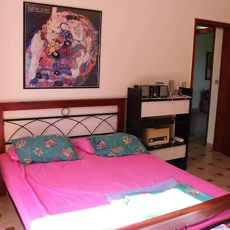 Apartmán Lovely With Garden !!!!!