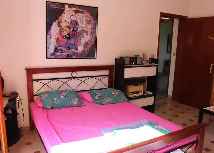 Διαμέρισμα Lovely With Garden !!!!!